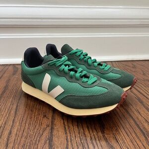 VEJA Rio Branco Sneakers in Green - W9